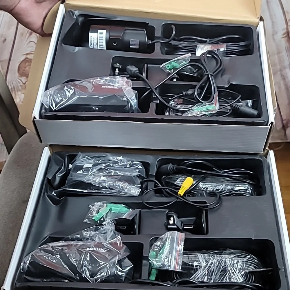 Defender Sp301-C Security Cameras with cables set of 4 new in box nwt
